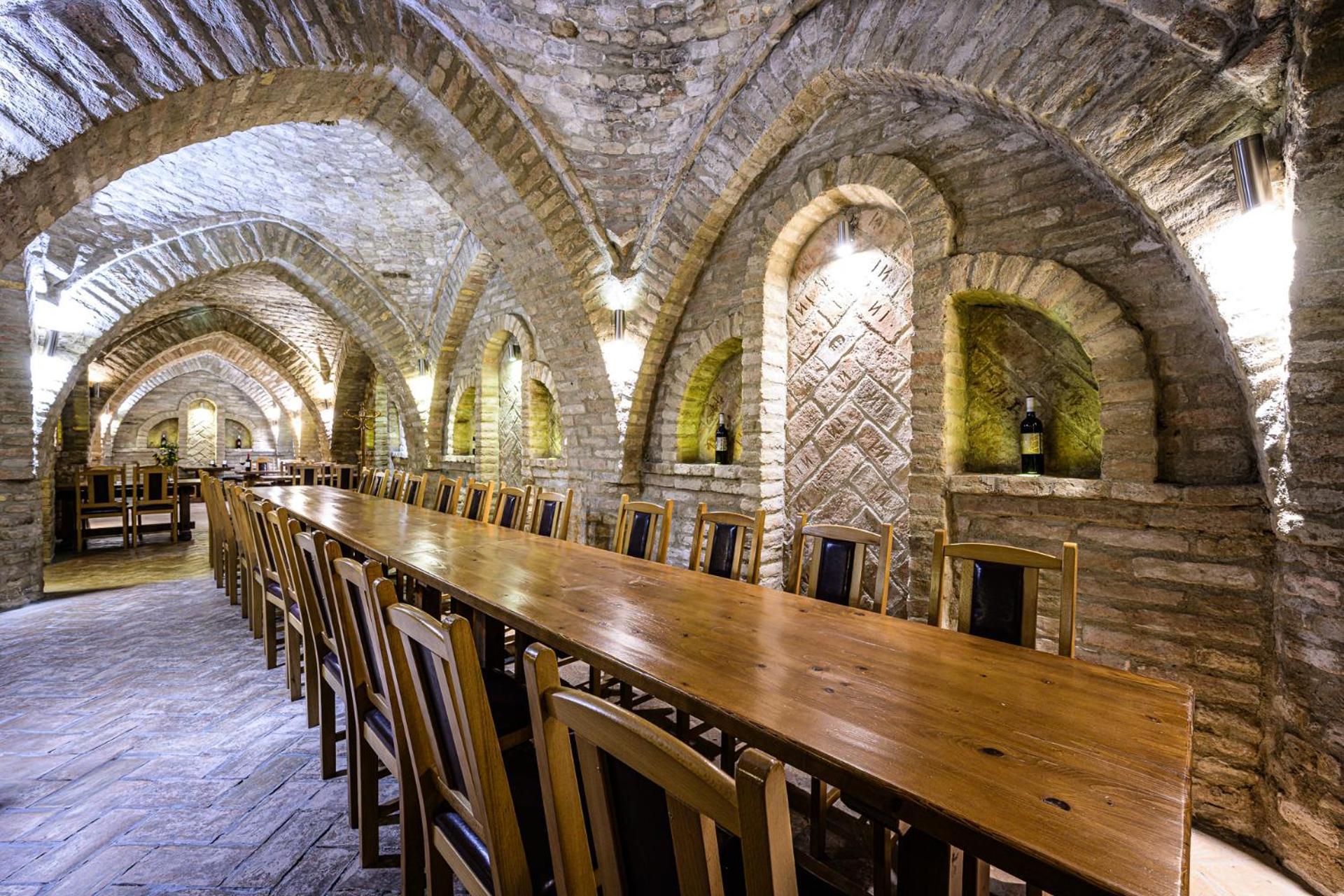 Hotel Vinatus Pince Villány Esterno foto